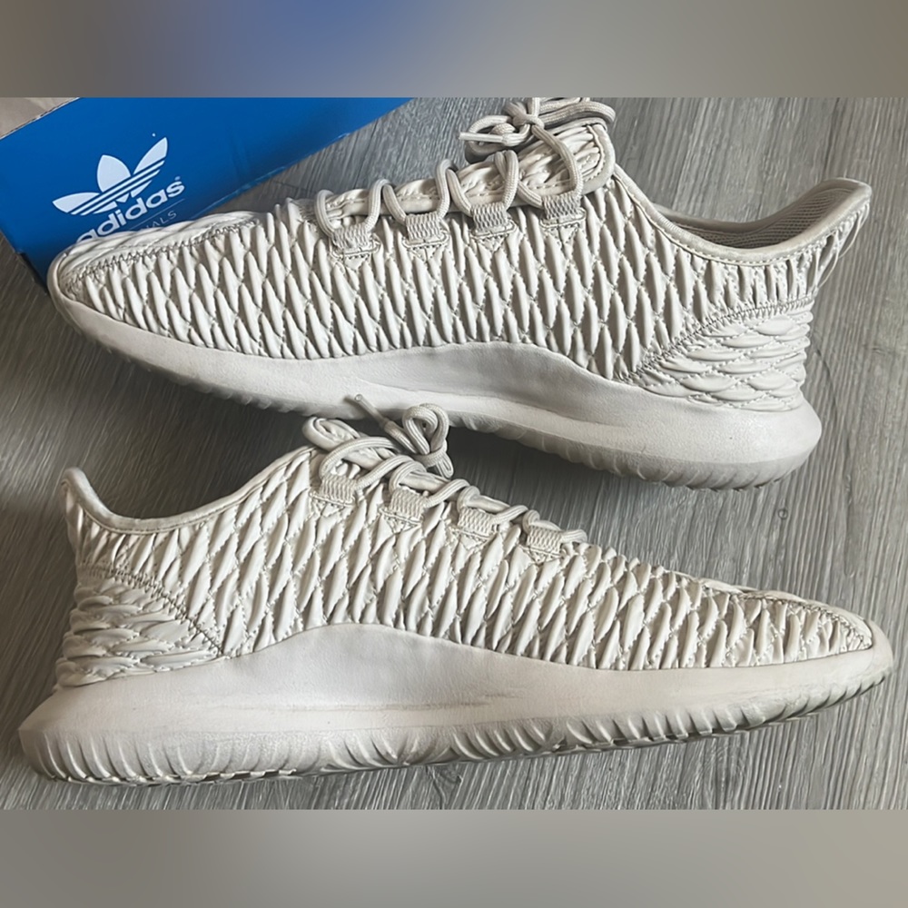 Mens Adidas Tubular
Size 12